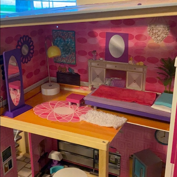 Barbie Dollhouse - Picture 2 of 7
